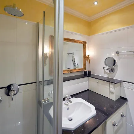 Jugendglueck - Gelbe Rose Apartment Binz