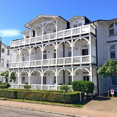 Apartment Jugendglueck - Gelbe Rose