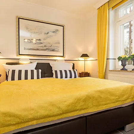 Apartment Jugendglueck - Gelbe Rose *