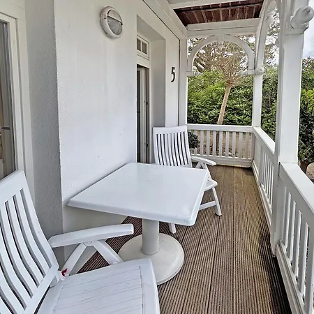 Jugendglueck - Gelbe Rose Apartment Binz