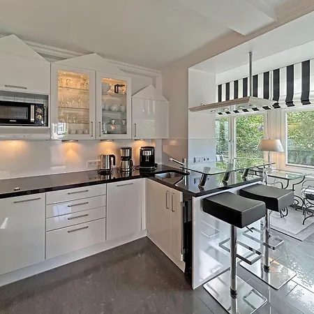 Apartment Jugendglueck - Gelbe Rose *