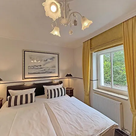 Jugendglueck - Gelbe Rose Apartmán